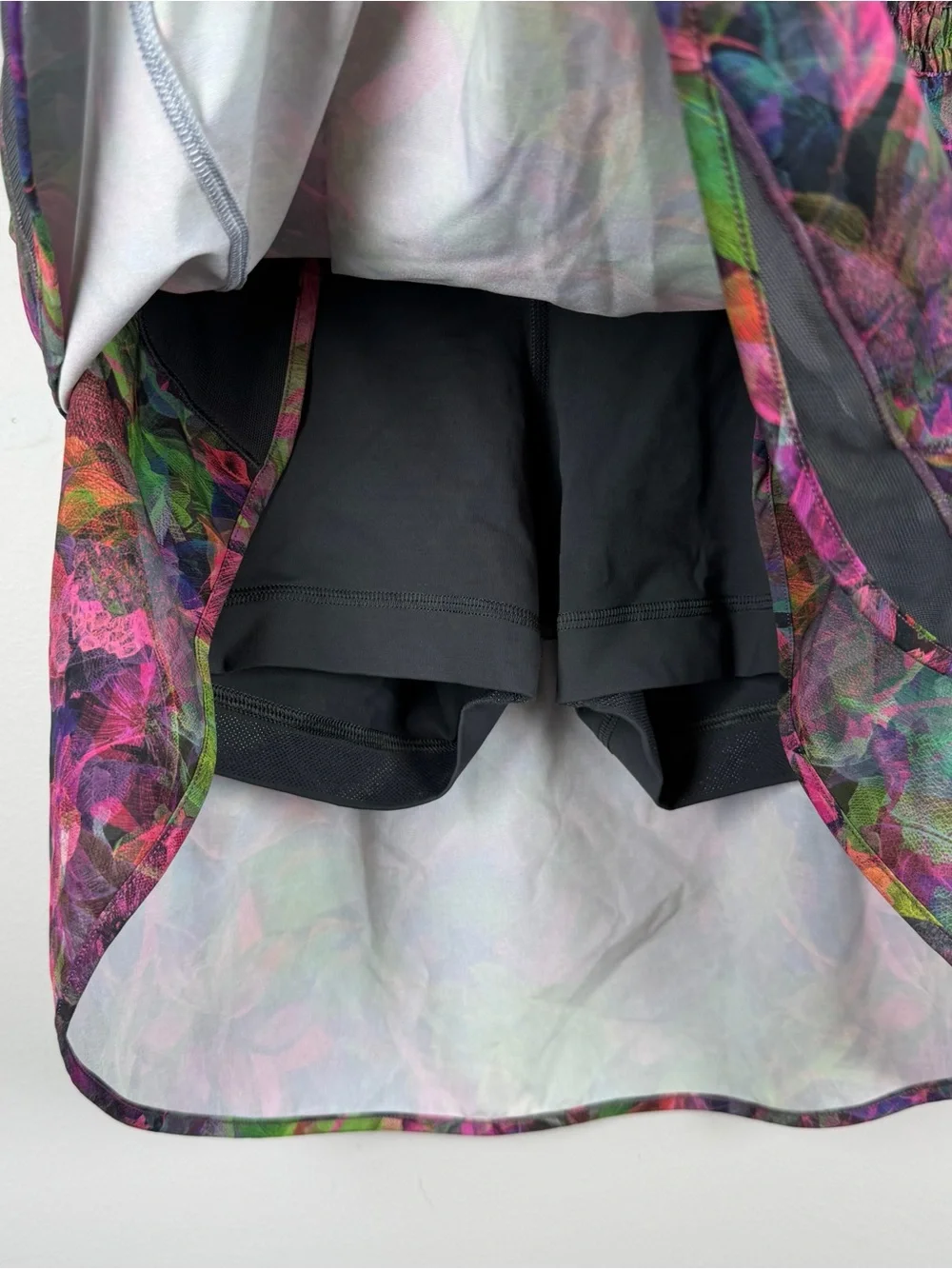 Lululemon Hotty Hot High-Rise Skirt Vivid Floral Tone Multi Graphite Size 4